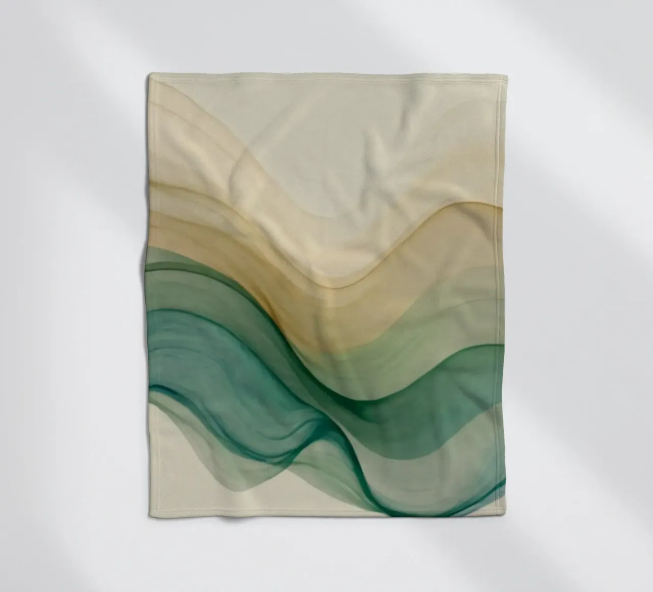Elegante abstrakte Wellen in sanften Tönen schaffen ein beruhigendes Kunstwerk Fleecedecke von DesignDoodle