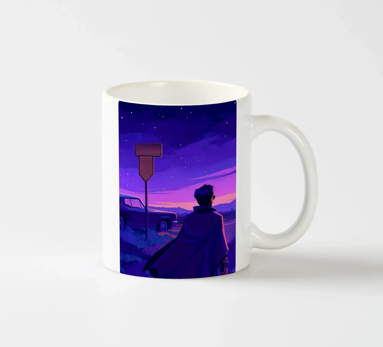 Eine Person, die in der Nähe ihres Autos steht, in abendlicher Lofi-Kunst Keramik Tasse von LoFi Gallery