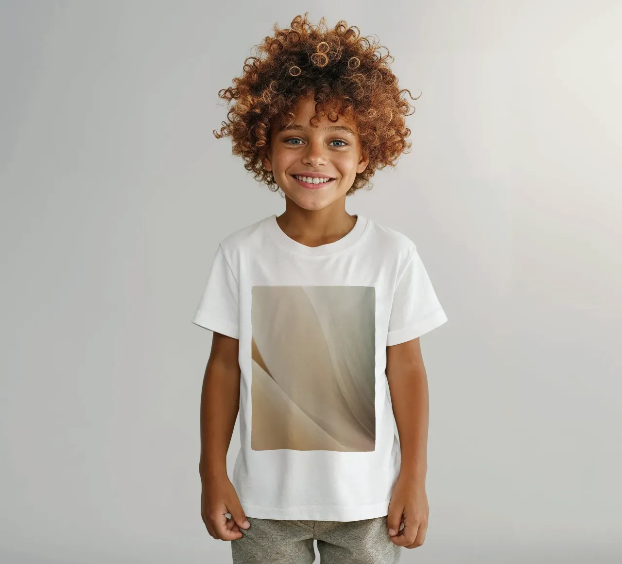 Un motivo astratto e fluido che crea un'arte tranquilla. t-shirt bambini da DesignDoodle