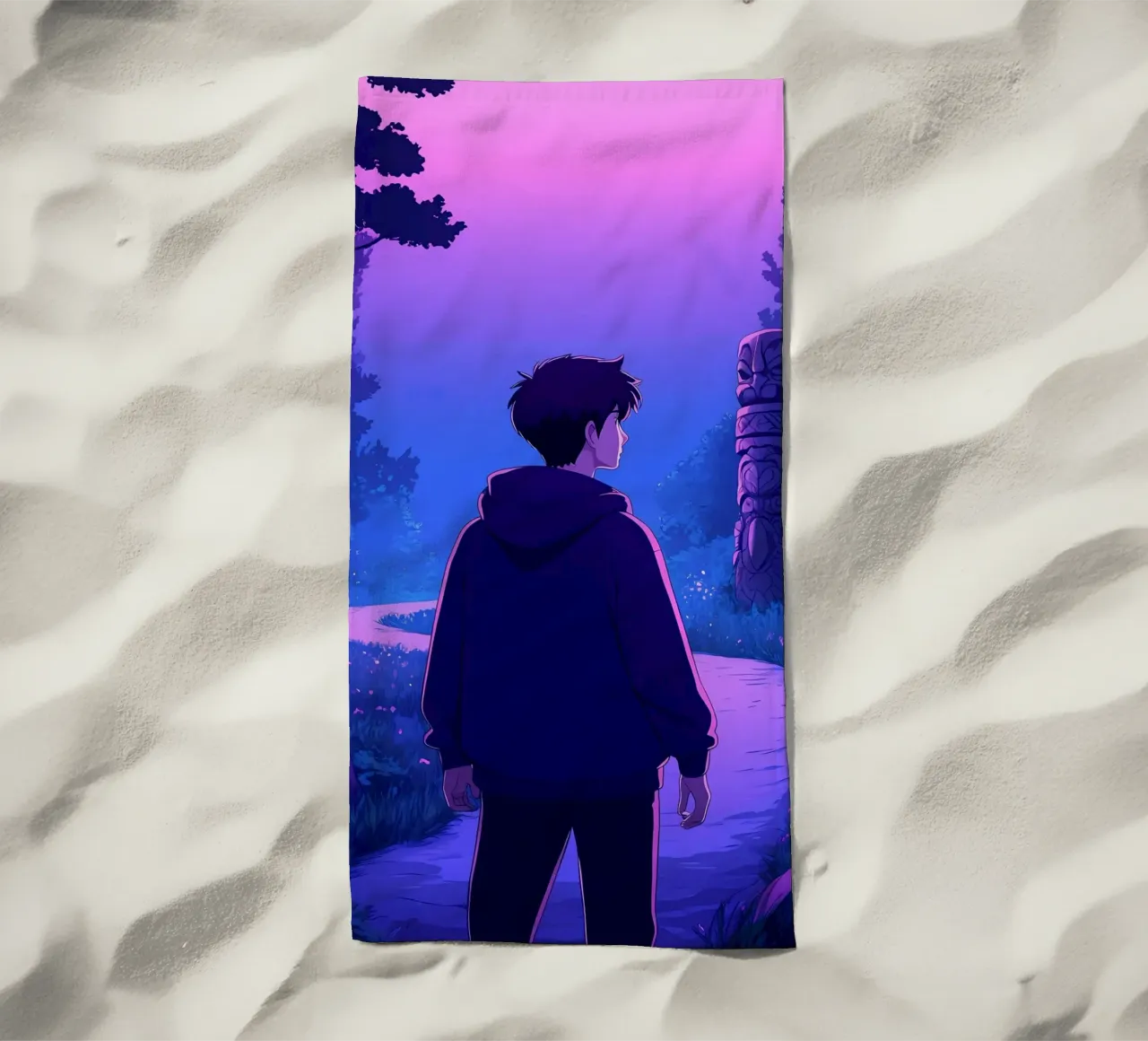 Un garçon marchant dans un sentier de forêt ancienne Lofi Art serviette de plage de LoFi Gallery