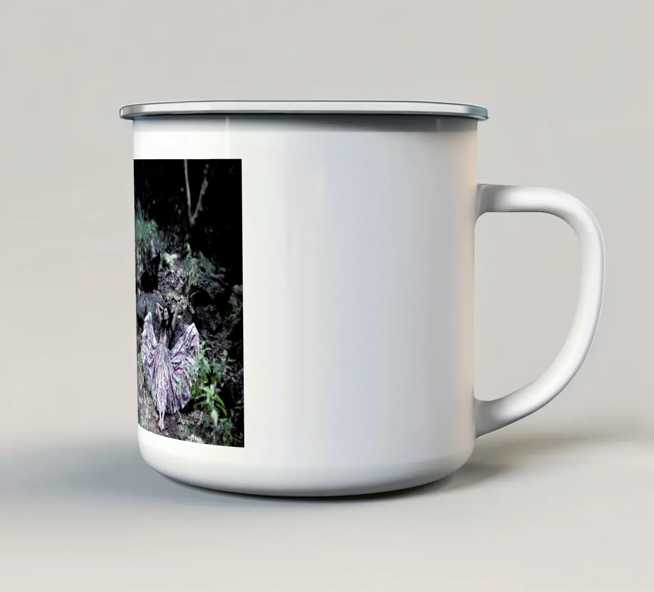 Dreamlike 02 tazza in smalto da Ana Topoleanu