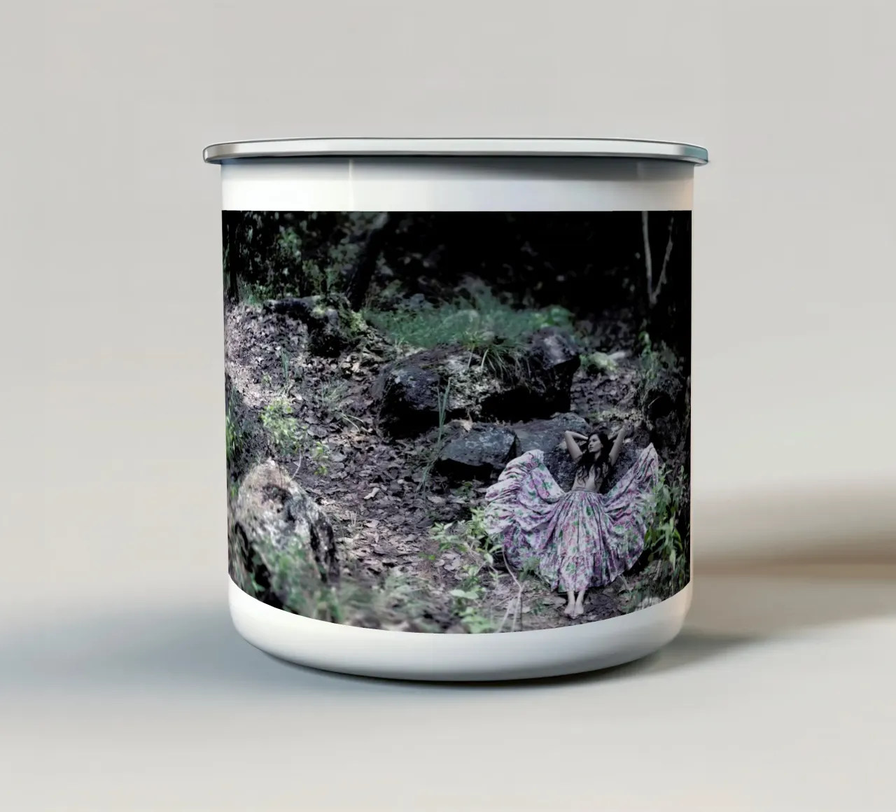 Dreamlike 02 tazza in smalto da Ana Topoleanu
