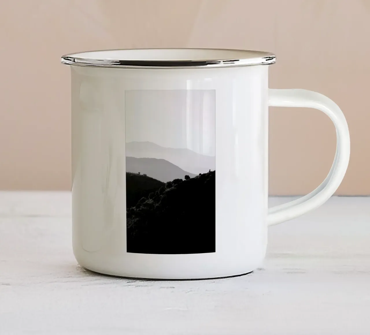 Mountains In The Shades Of Grey tazza in smalto da Studio Nahili