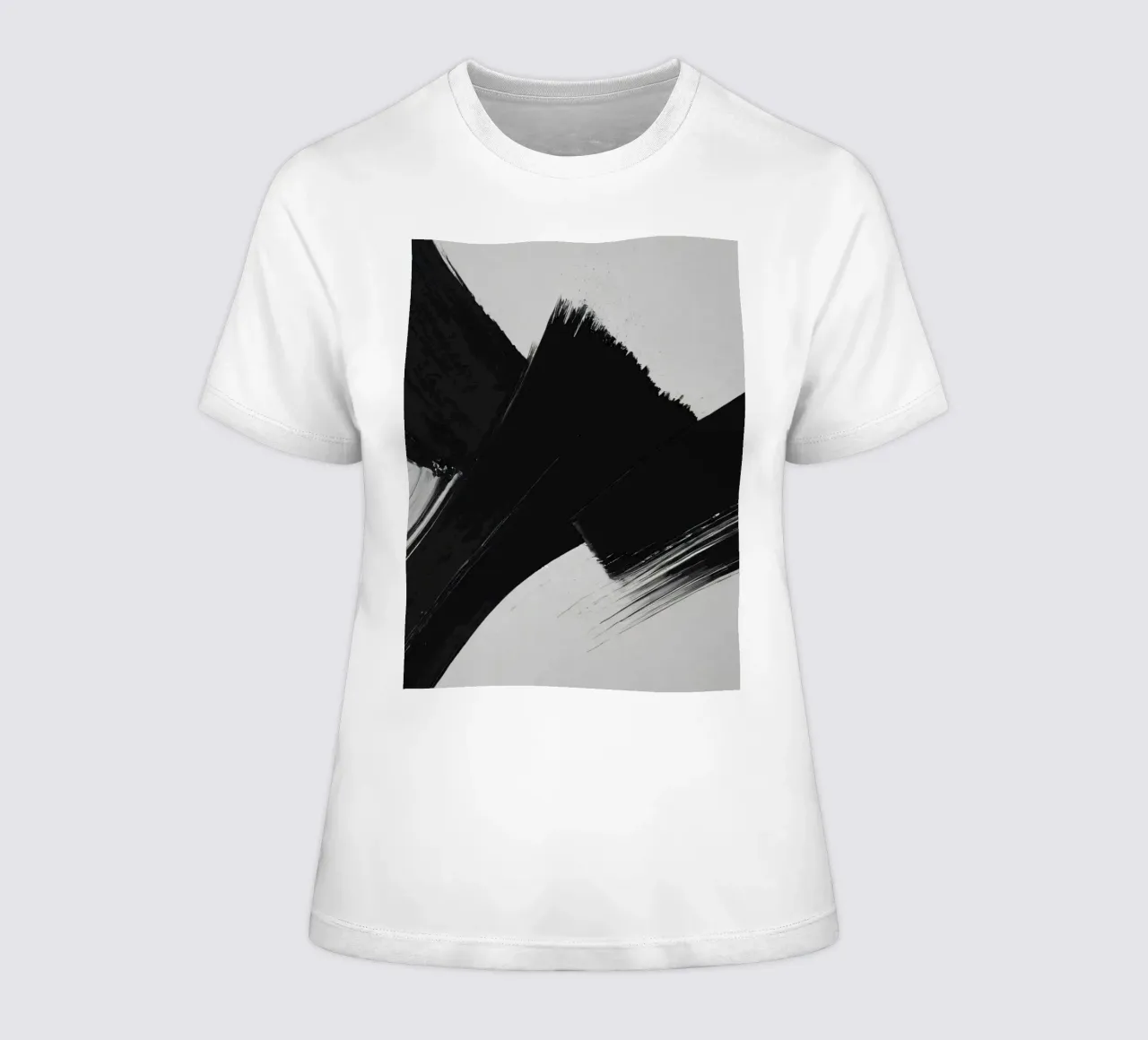 Coups de pinceau abstraits en noir et blanc créant un mouvement dynamique t-shirt ajusté pour femmes de DesignDoodle