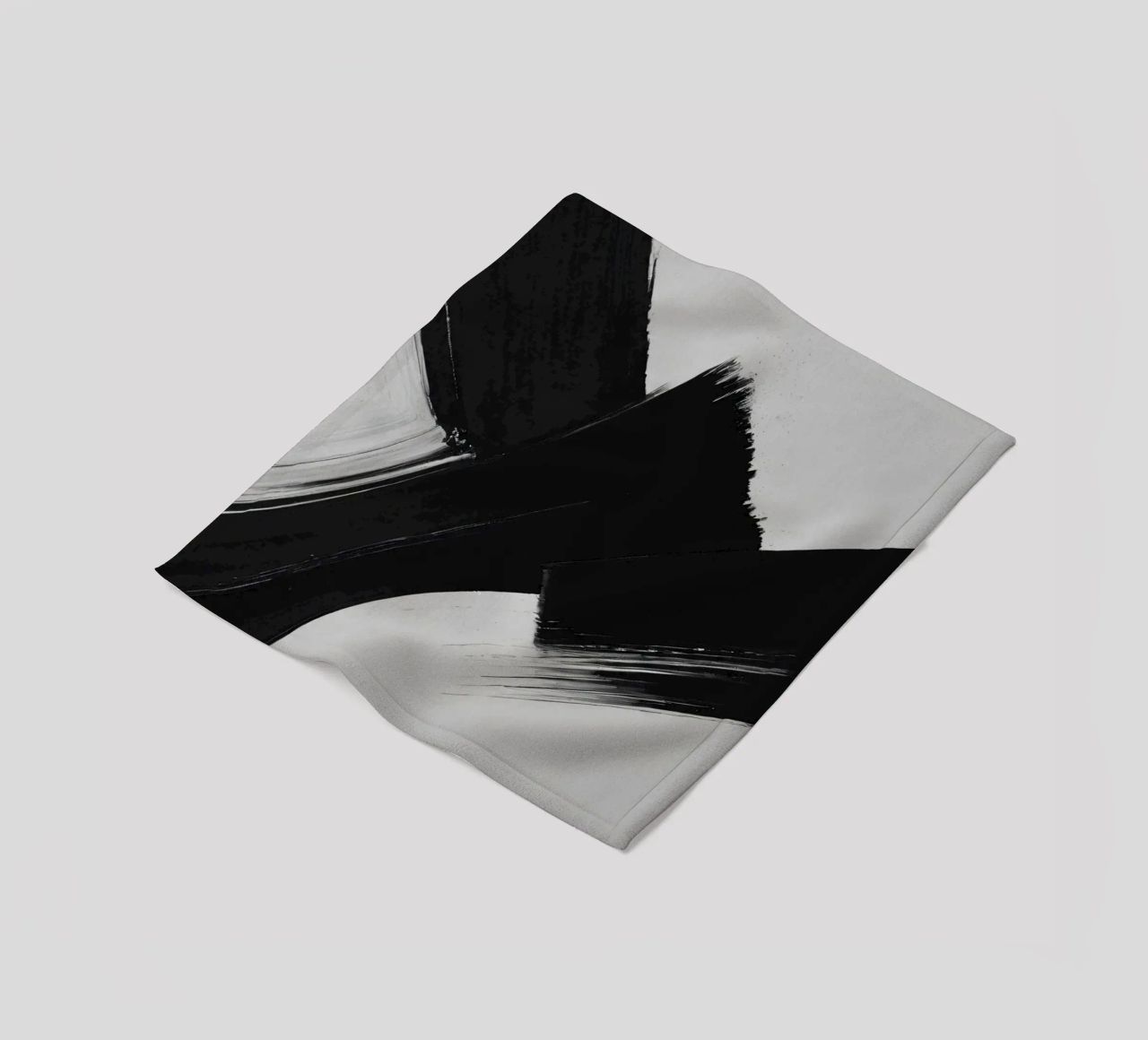 Abstrakte schwarze und weiße Pinselstriche, die eine dynamische Bewegung erzeugen Fleecedecke von DesignDoodle