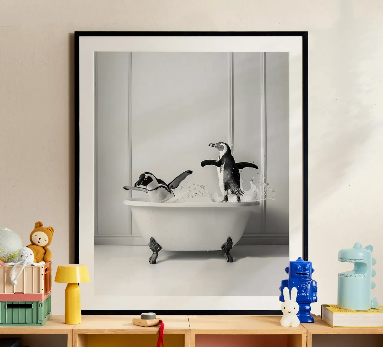 Adorabili pinguini poster con telaio in legno da animals_studio