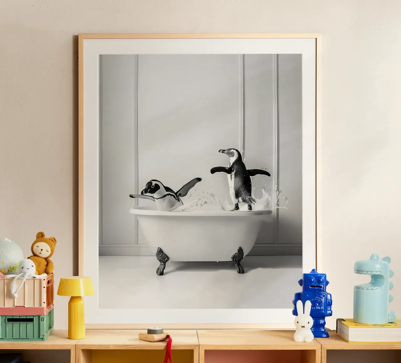 Adorabili pinguini poster con telaio in legno da animals_studio