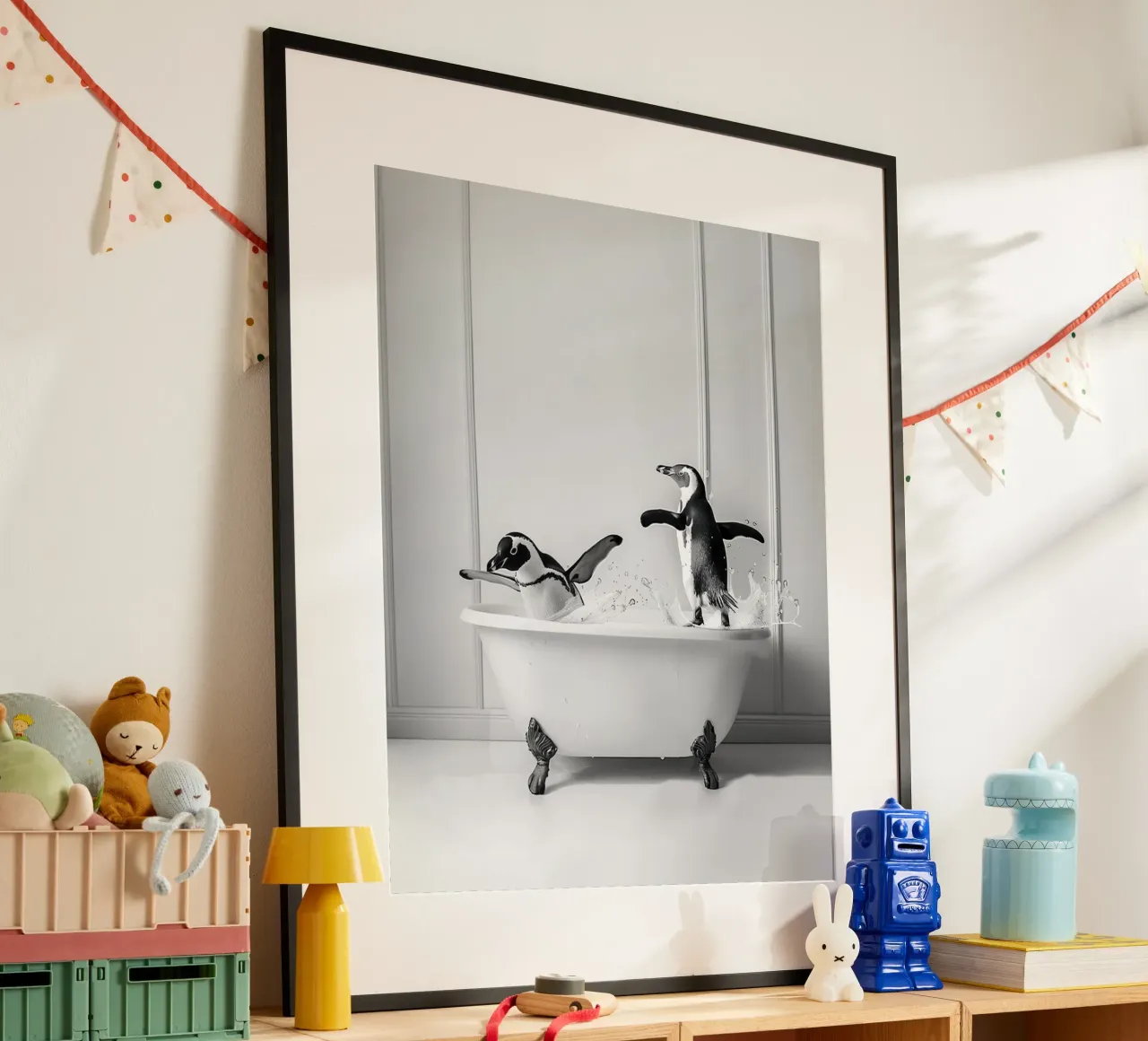 Adorabili pinguini poster con telaio in legno da animals_studio