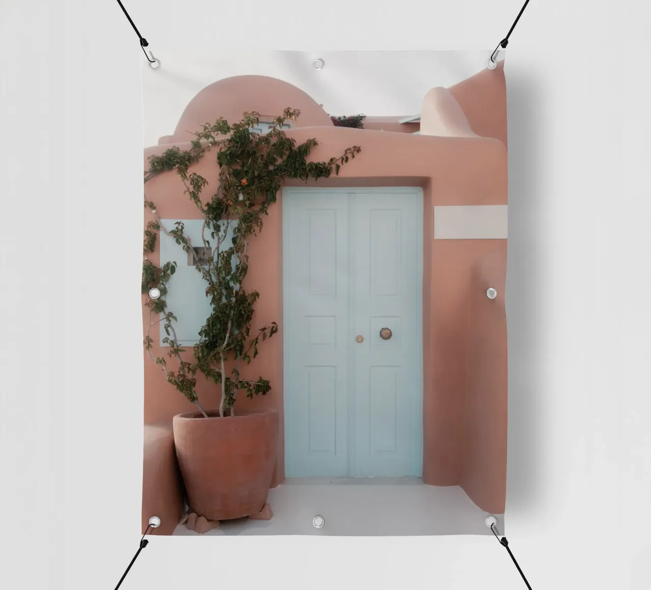 Edificio in terracotta con porta blu - Santorini, Grecia telo in pvc da Kimberley Jekel Photography
