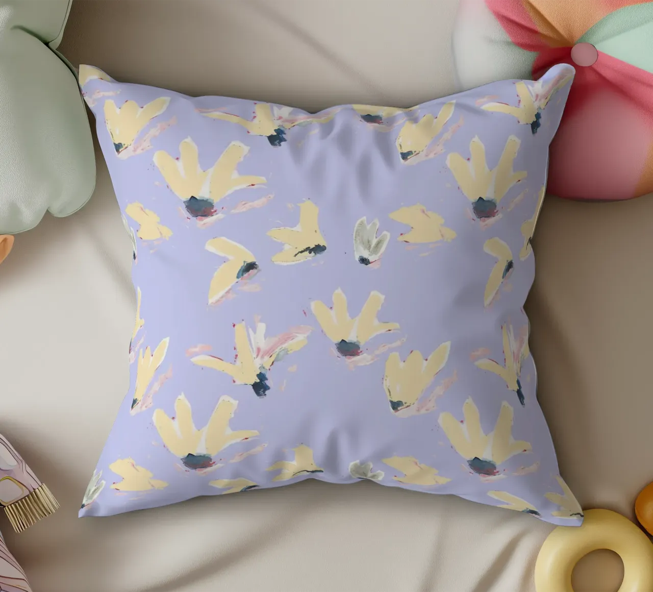 Blumen Flieder cuscino da Miriam Dück Pattern Design & Art