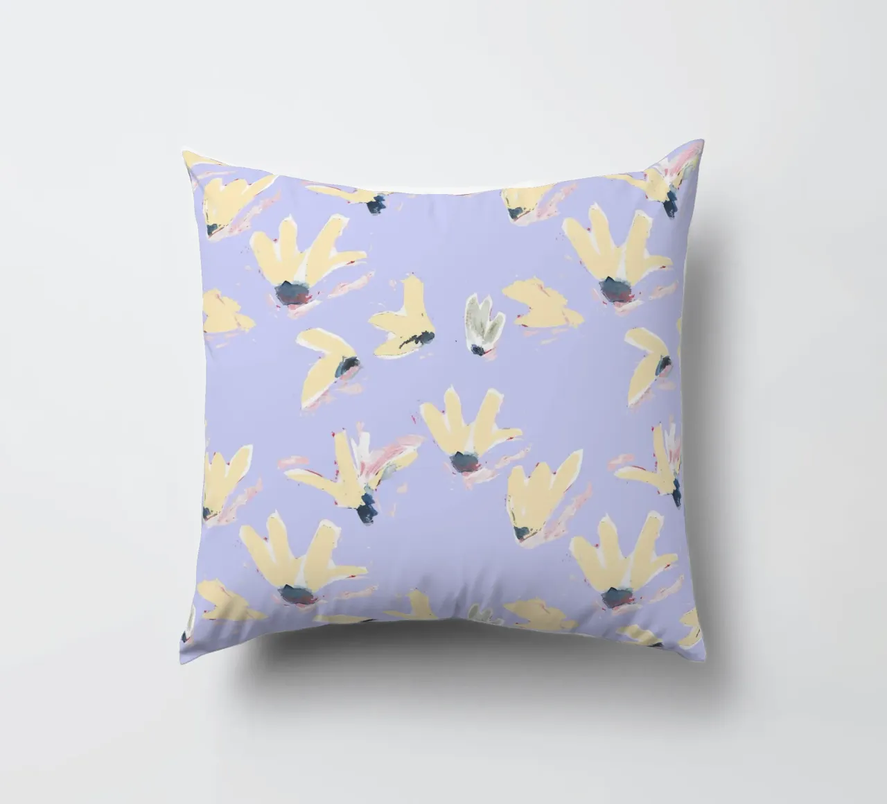 Blumen Flieder cuscino da Miriam Dück Pattern Design & Art