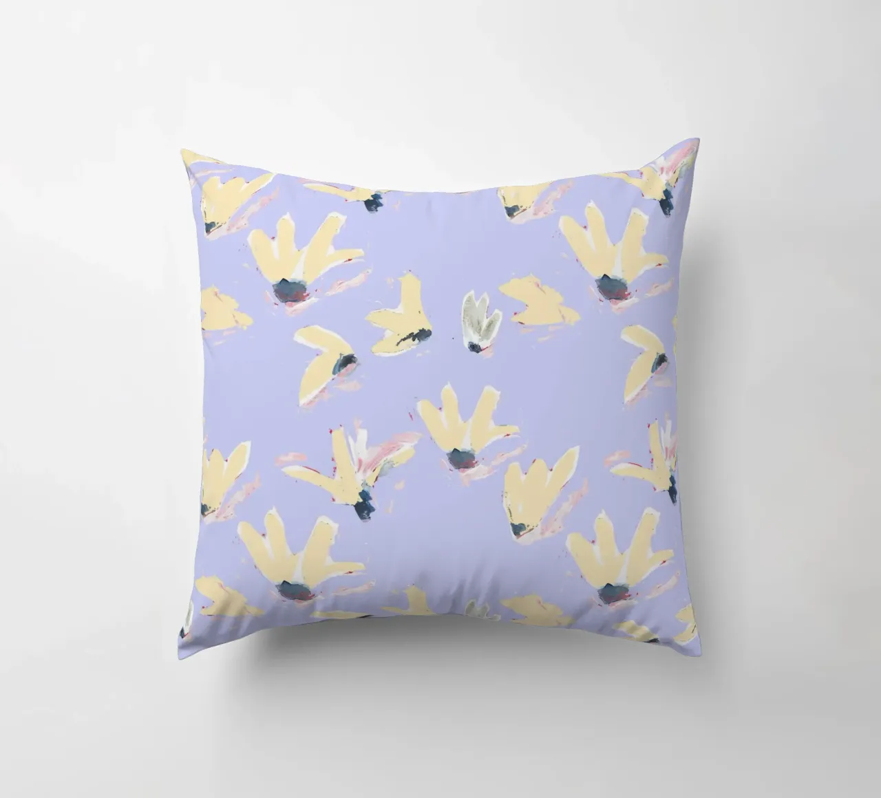 Blumen Flieder cuscino da Miriam Dück Pattern Design & Art
