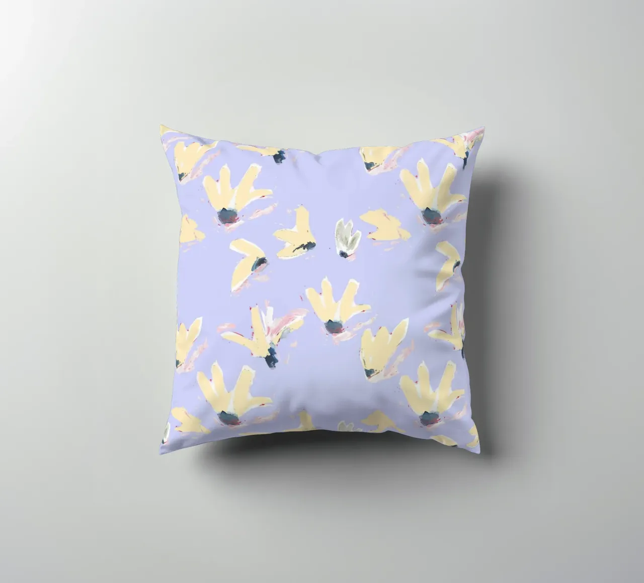 Blumen Flieder cuscino da Miriam Dück Pattern Design & Art