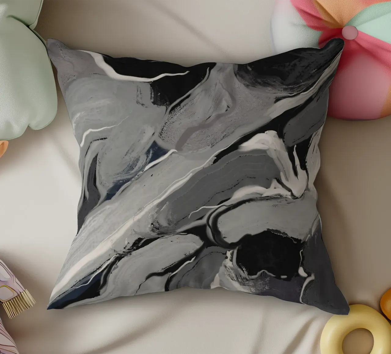 Flusso organico in bianco e nero cuscino da Little Dean