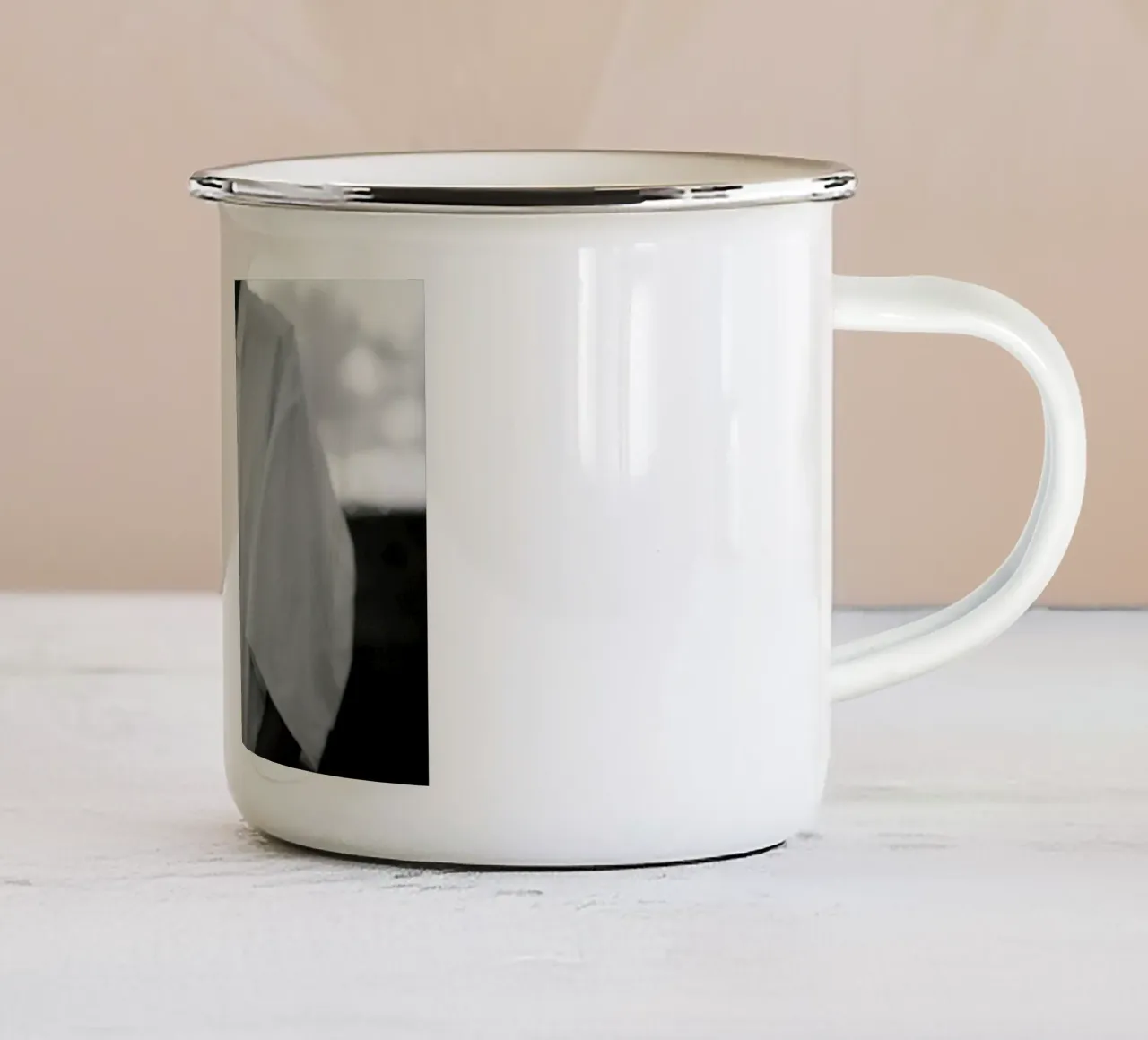 Oversized tazza in smalto da Chris Abatzis