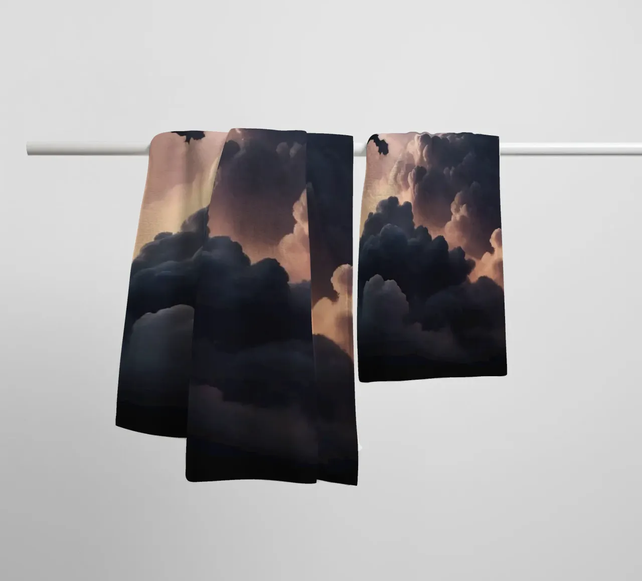 wolkenformatie creëert een prachtige abstracte achtergrond badhanddoek van DesignDoodle