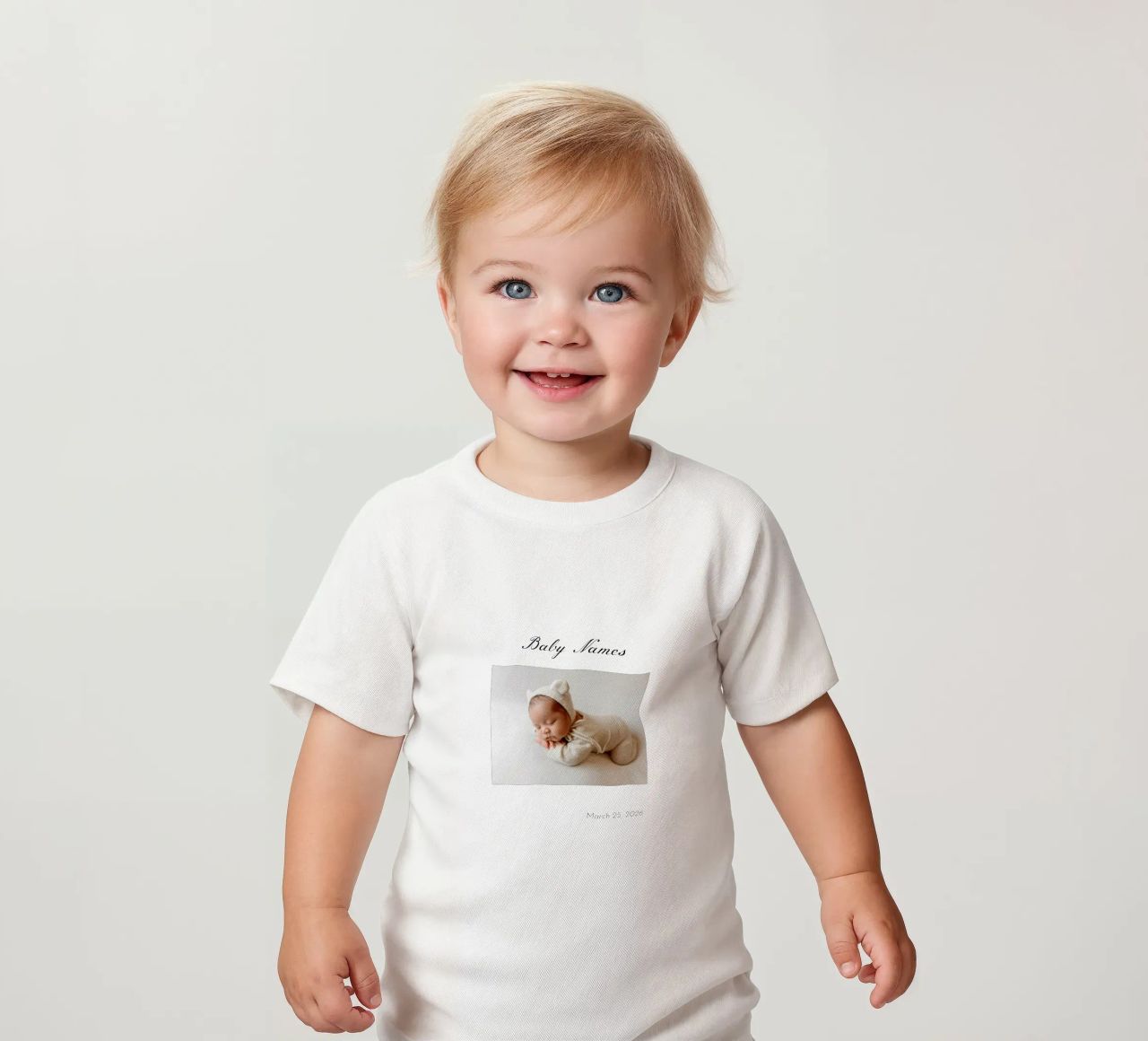 Personalisierte Baby Geburt Baby T-Shirt von NEWEST CUSTOM SHOP