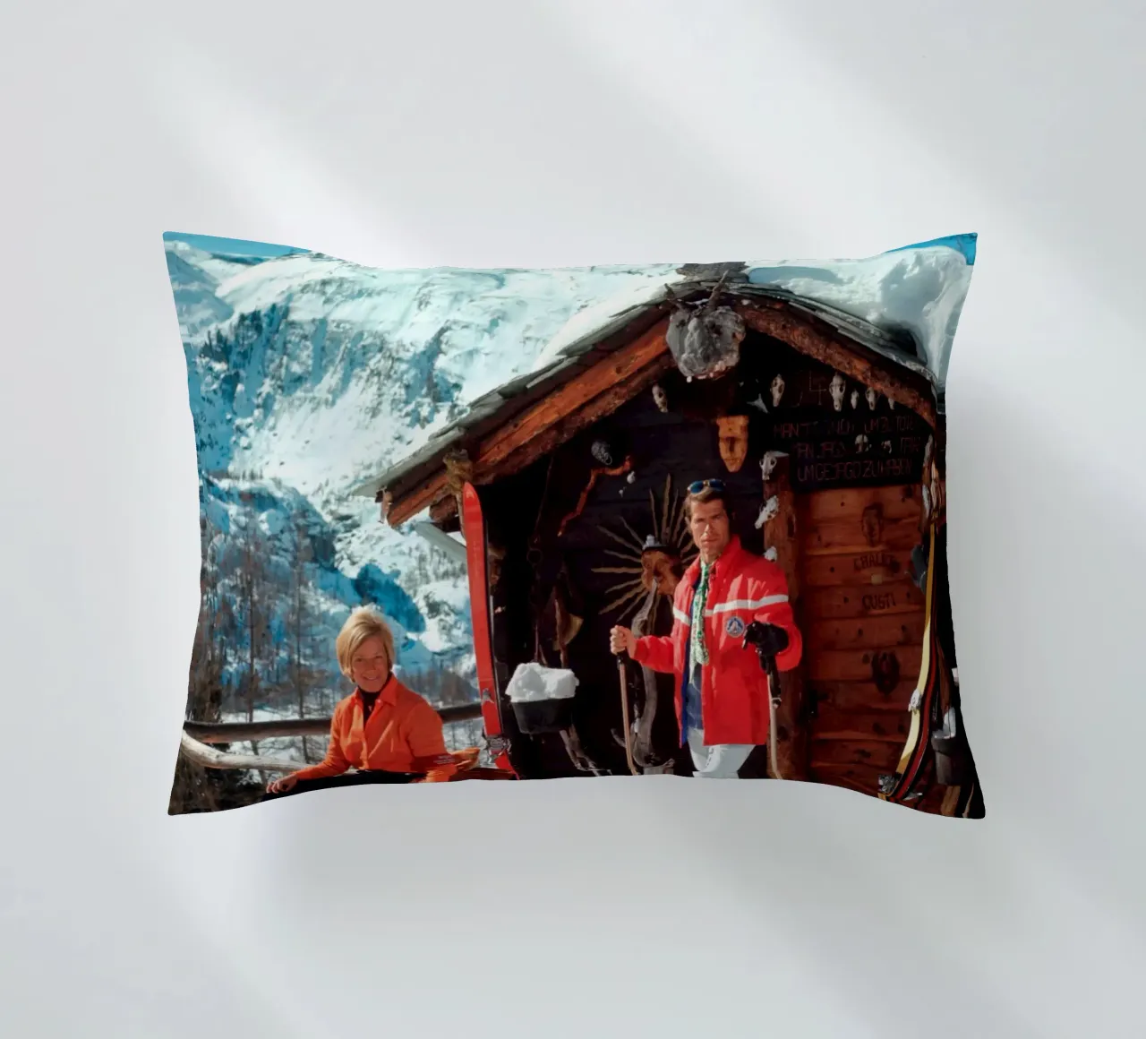 Slim Aarons Chalet Costi cuscino da Chrisvintage