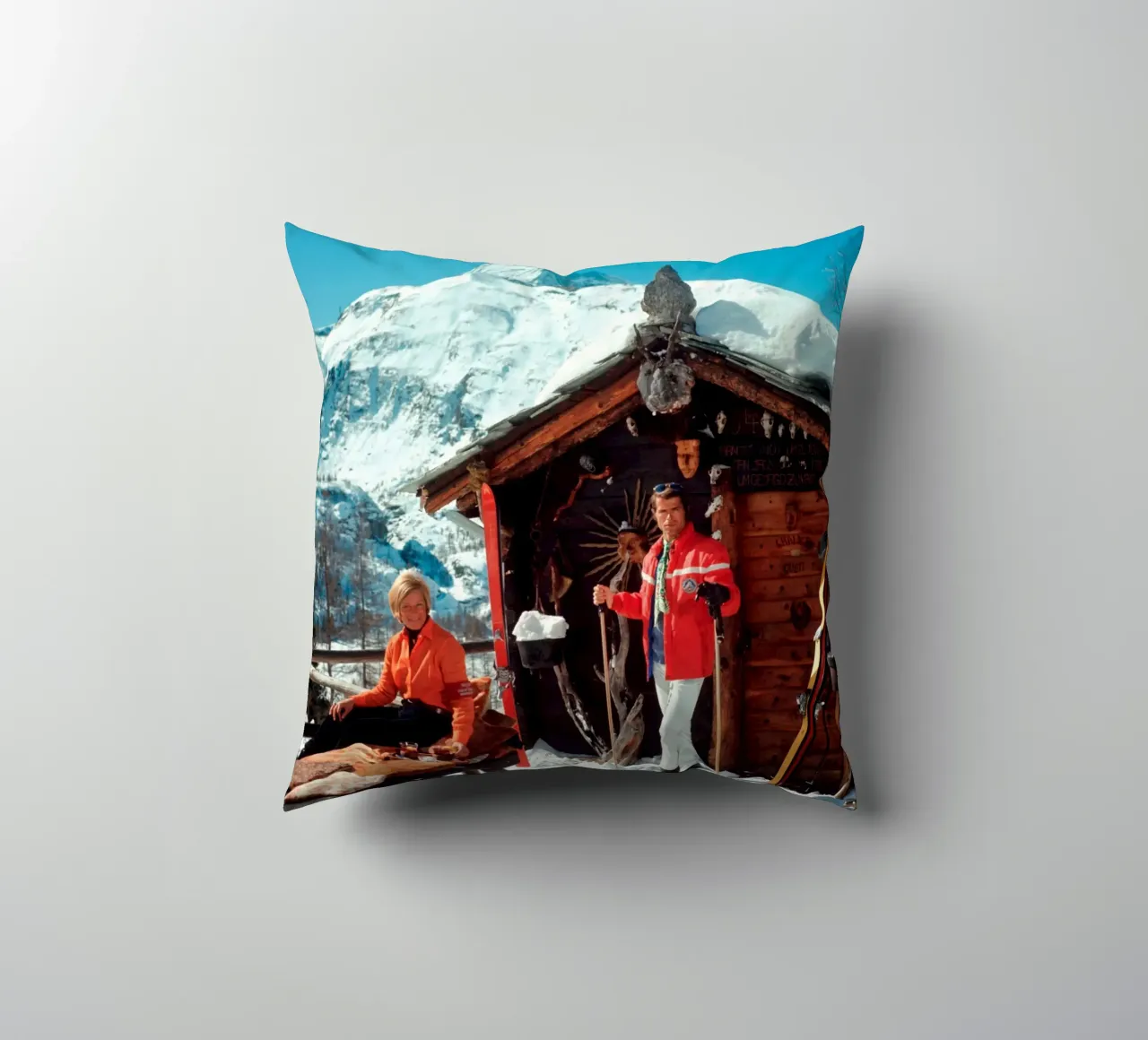 Slim Aarons Chalet Costi cuscino da Chrisvintage