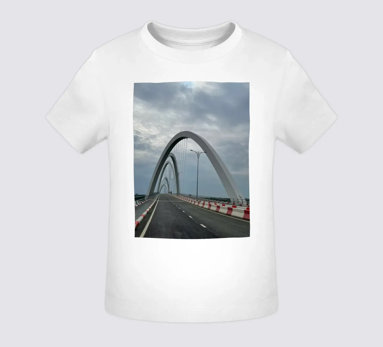 Ponte ad arco maglietta neonato da Earthly Visions