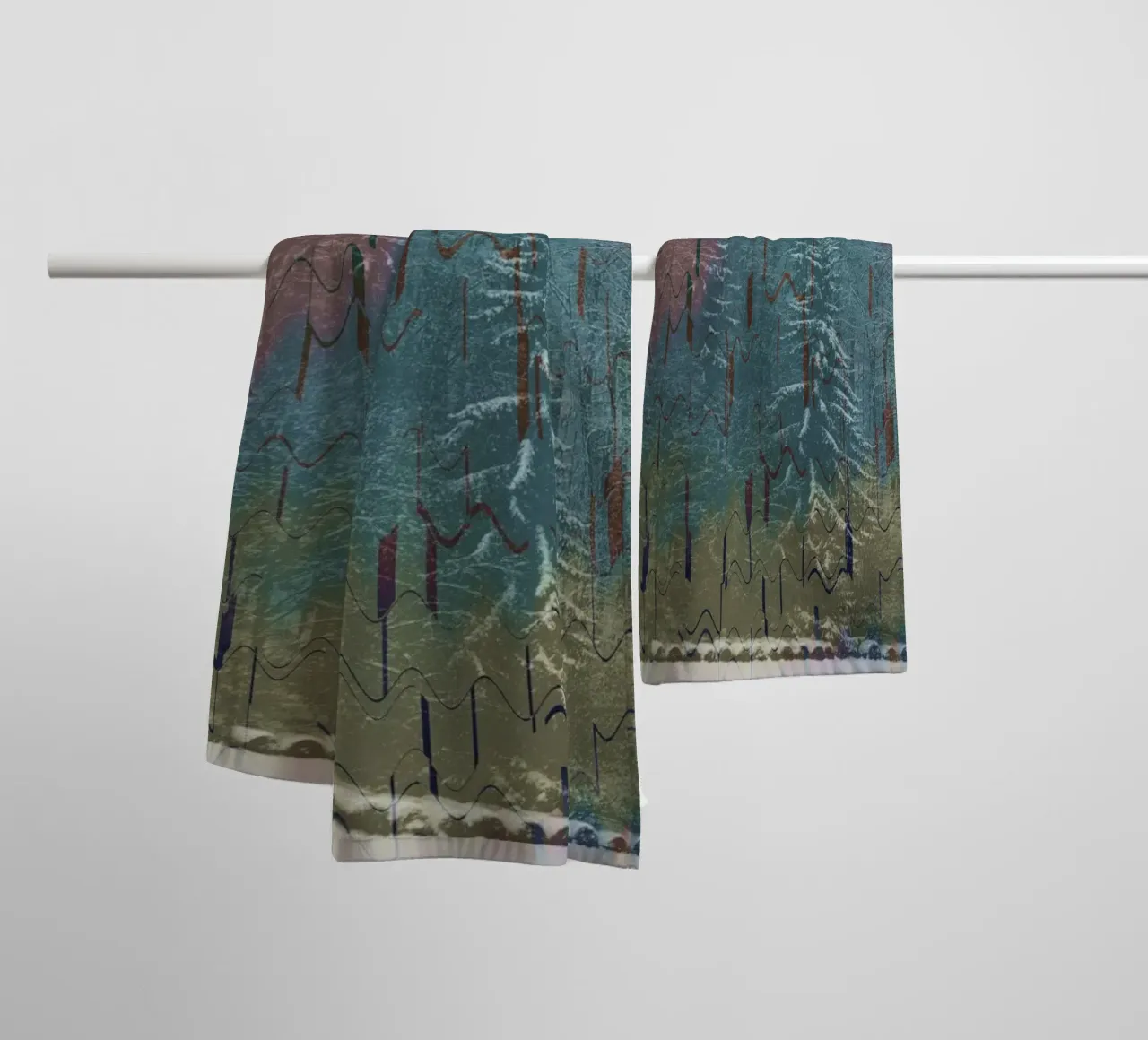 Due alberi in inverno su uno sfondo colorato asciugamano da bagno da Something for you