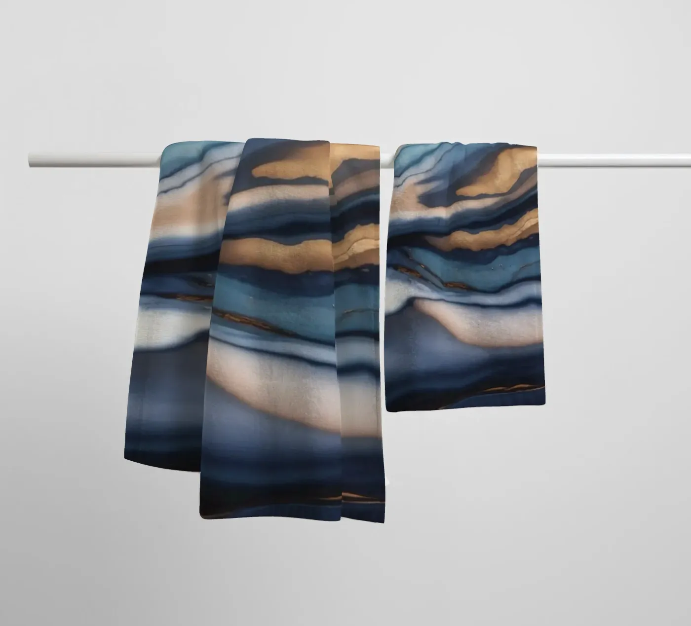 Sandswept Ocean Trace badhanddoek van Monarch Arc