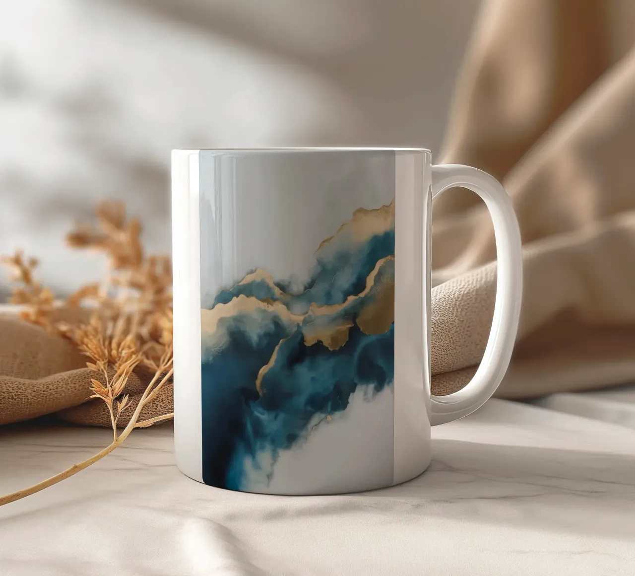 Impennata della corona di fumo tazza in ceramica da Monarch Arc