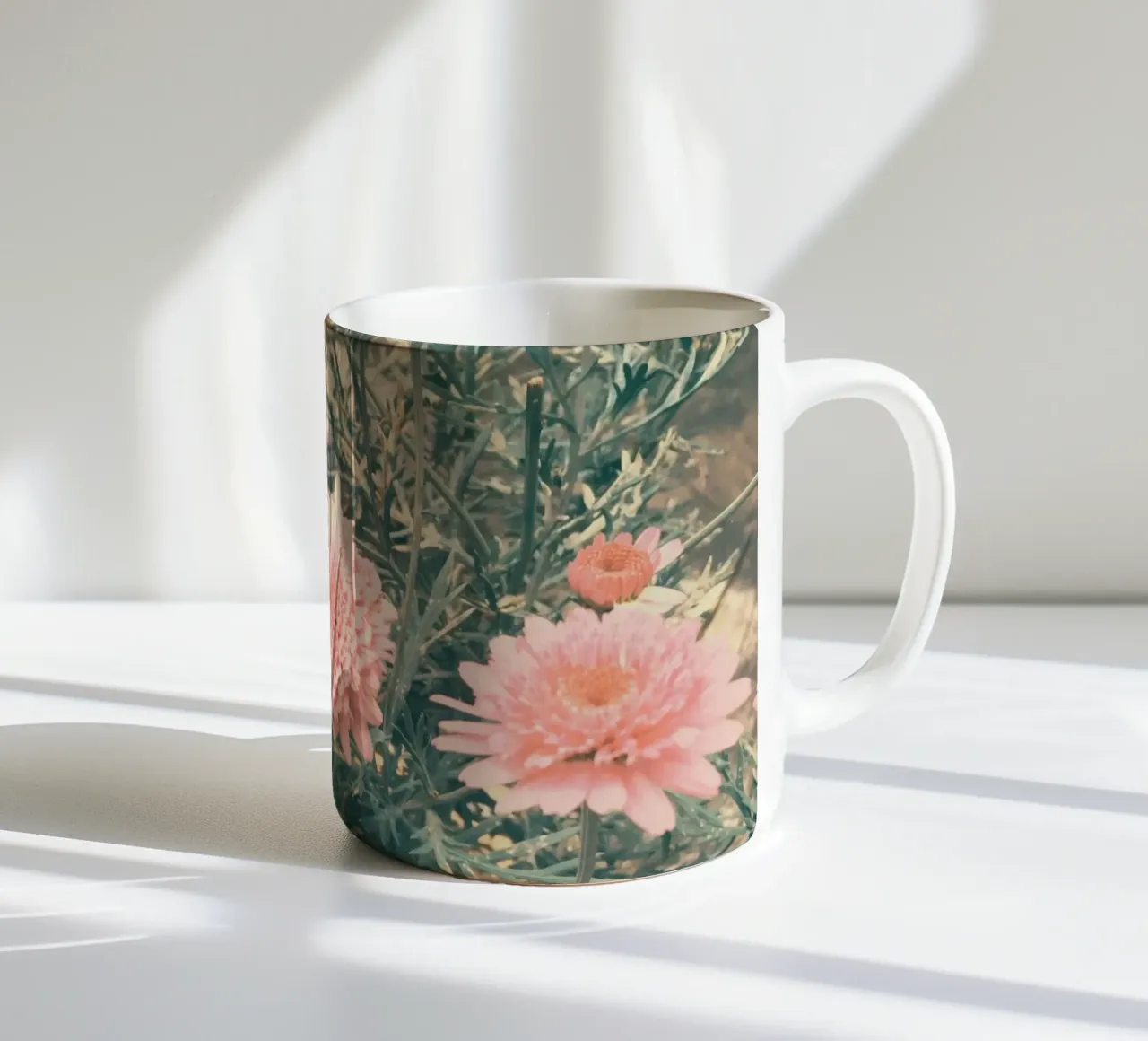 Giugno tazza in ceramica da Cassia Beck Photography