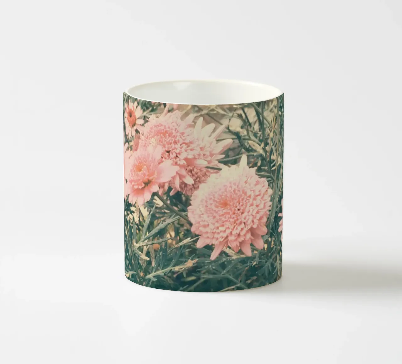 Giugno tazza in ceramica da Cassia Beck Photography