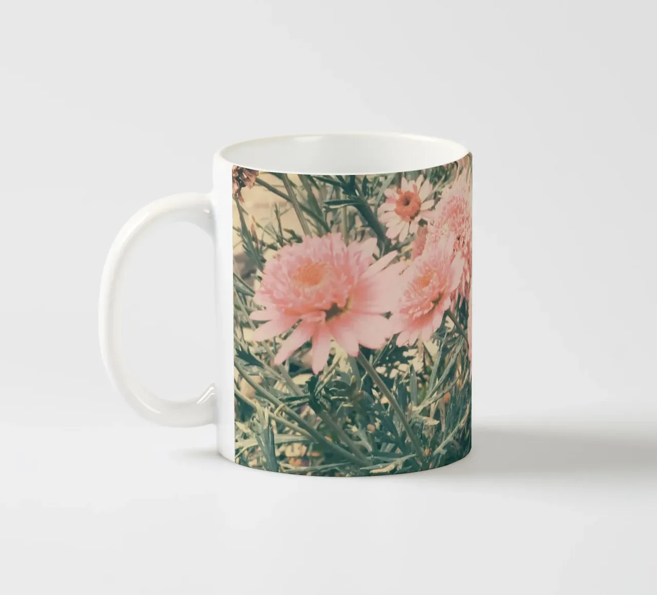 Giugno tazza in ceramica da Cassia Beck Photography