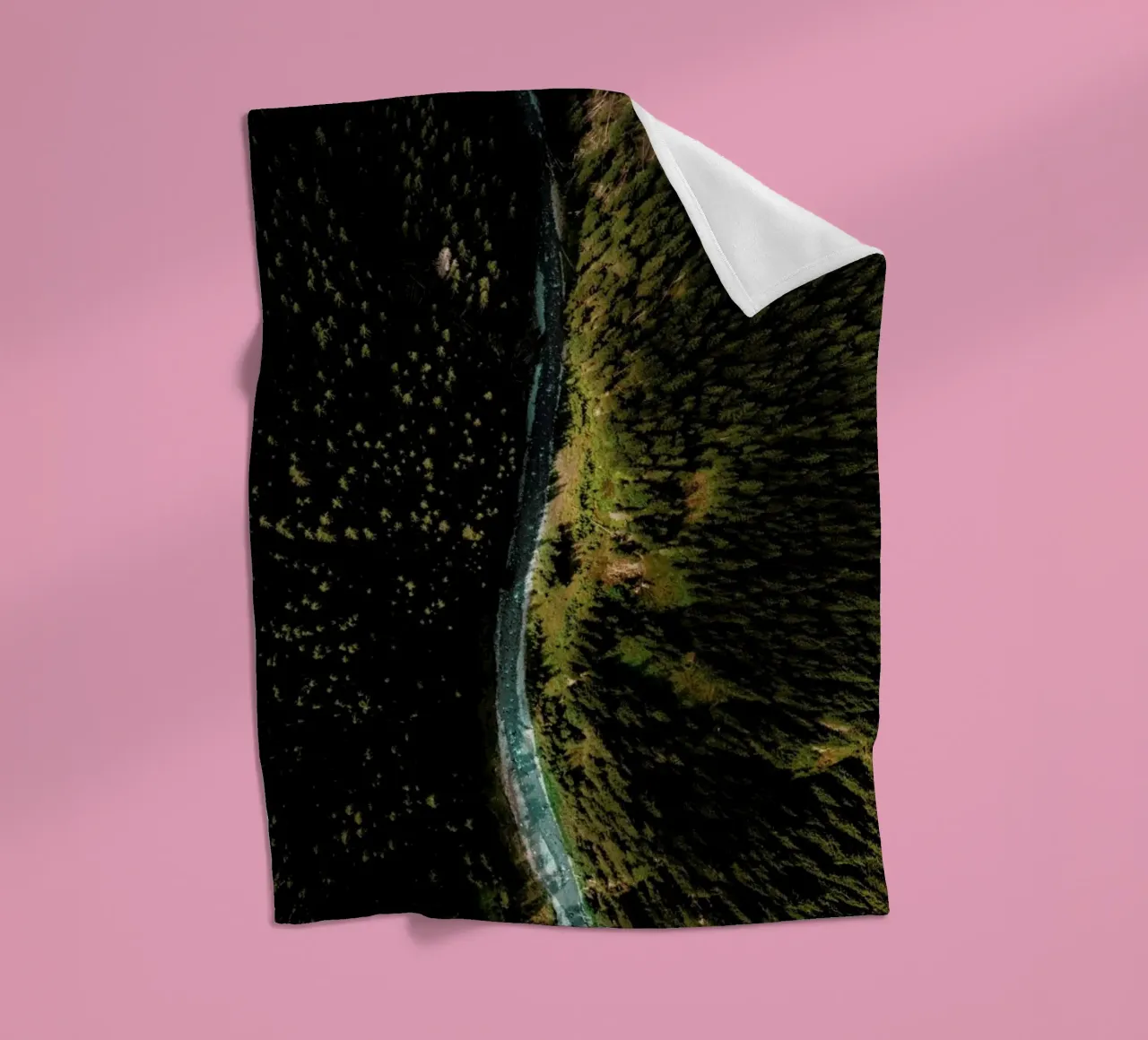 River Edition 2 coperta in pile da Sebastian Hilgetag