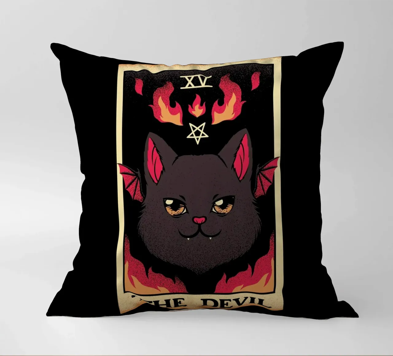 The Devil Cat Tarot Card cuscino da Tobe Fonseca