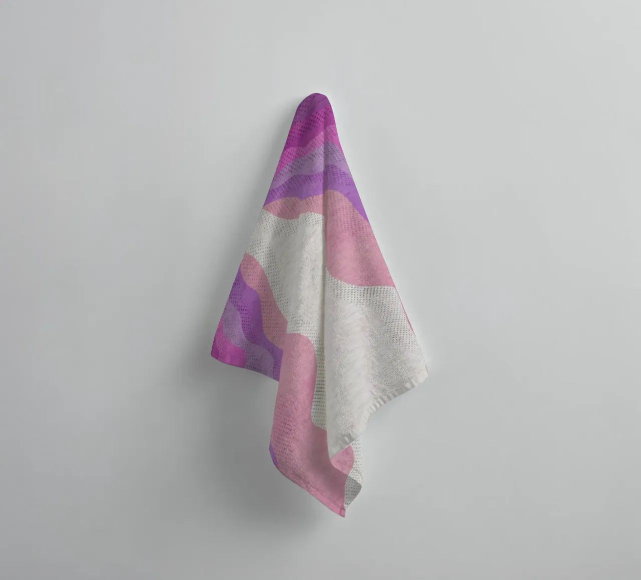 Abstracte Golvende Aura: Moderne Gradiënt Roze Paarse Kunstdruk badhanddoek van NorwesClub
