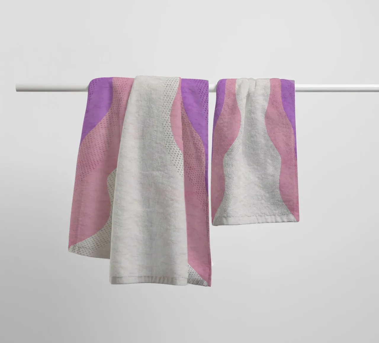 Abstracte Golvende Aura: Moderne Gradiënt Roze Paarse Kunstdruk badhanddoek van NorwesClub
