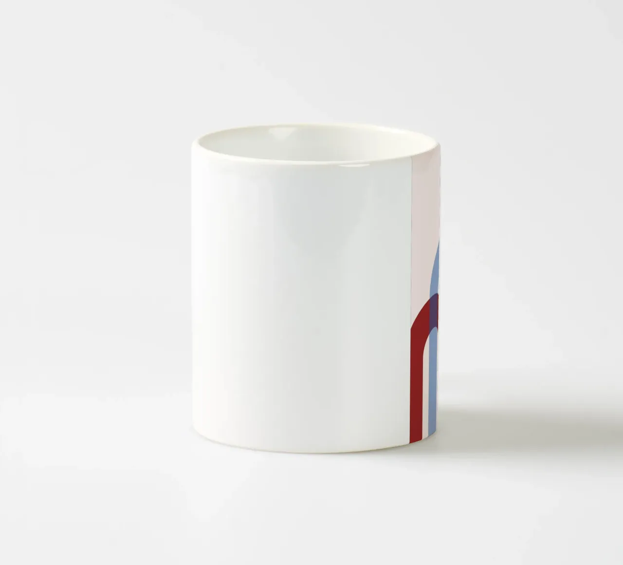 Minimalistische boog abstracte print - blauw en rood overlappende kunst keramische mok van NorwesClub
