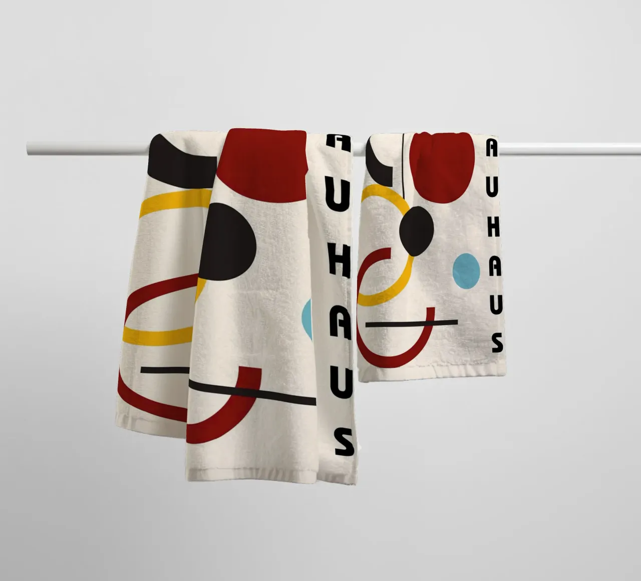 Cercles géométriques abstraits Bauhaus - Rouge Jaune Bleu Art serviette de bain de NorwesClub