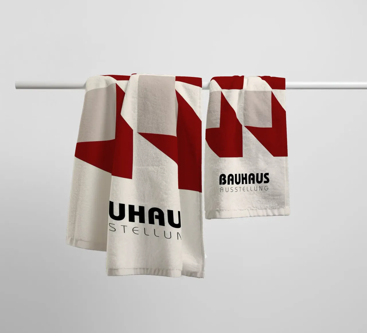 Bauhaus Mostra 3D Forme Geometriche Poster | Rosso Grigio asciugamano da bagno da NorwesClub