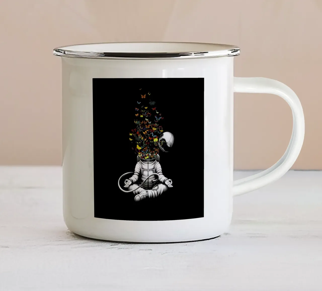 Release Meditation Butterfly Collage tazza in smalto da Tobe Fonseca