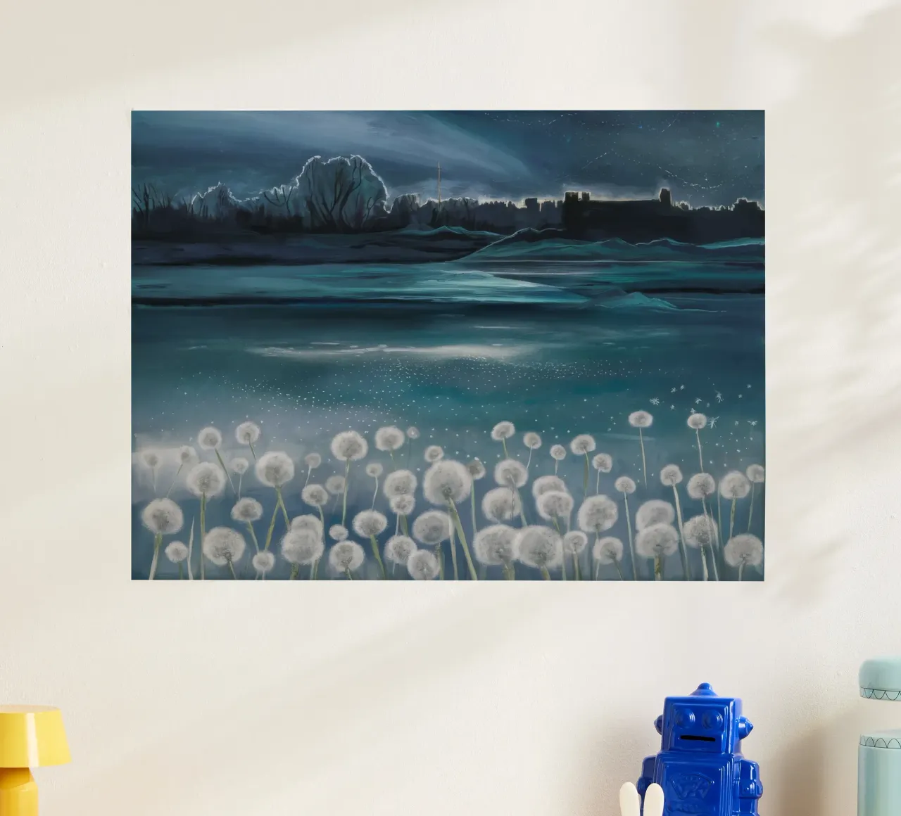 Paesaggio onirico etereo del dente di leone poster con telaio in legno da Verve Pigments