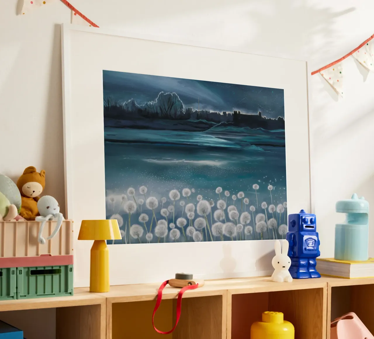 Paesaggio onirico etereo del dente di leone poster con telaio in legno da Verve Pigments