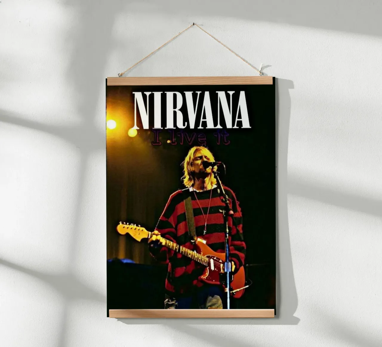 Grunge Legend in the Spotlight poster con telaio in alluminio da Has Fab