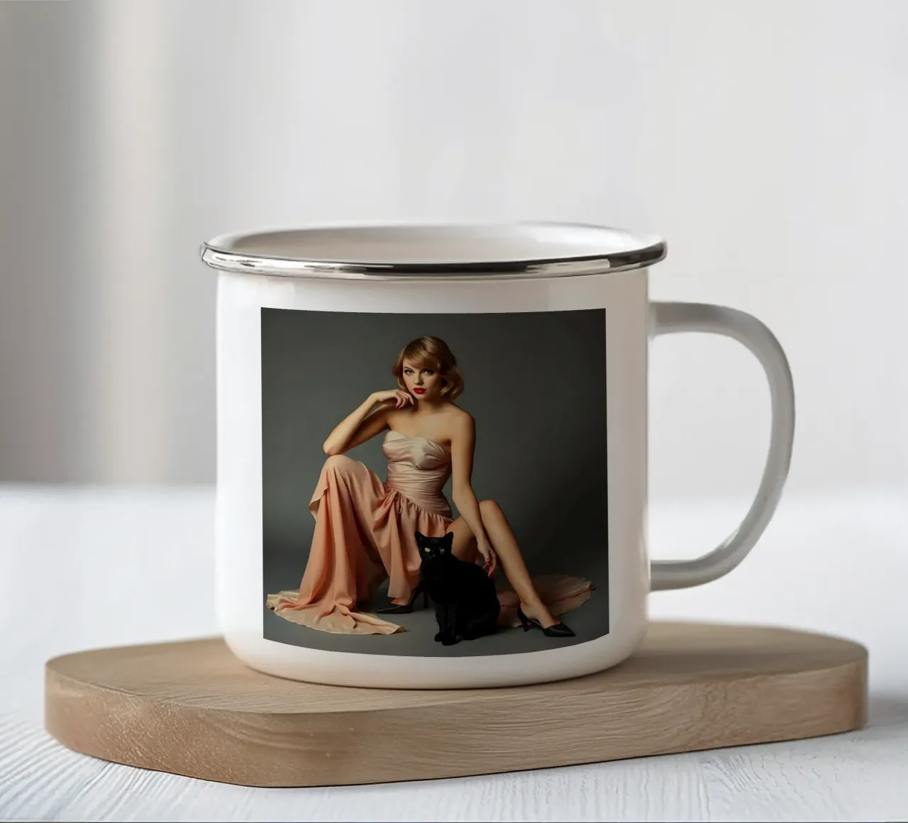 Bionda con gatto nero tazza in smalto da Anita's Dream