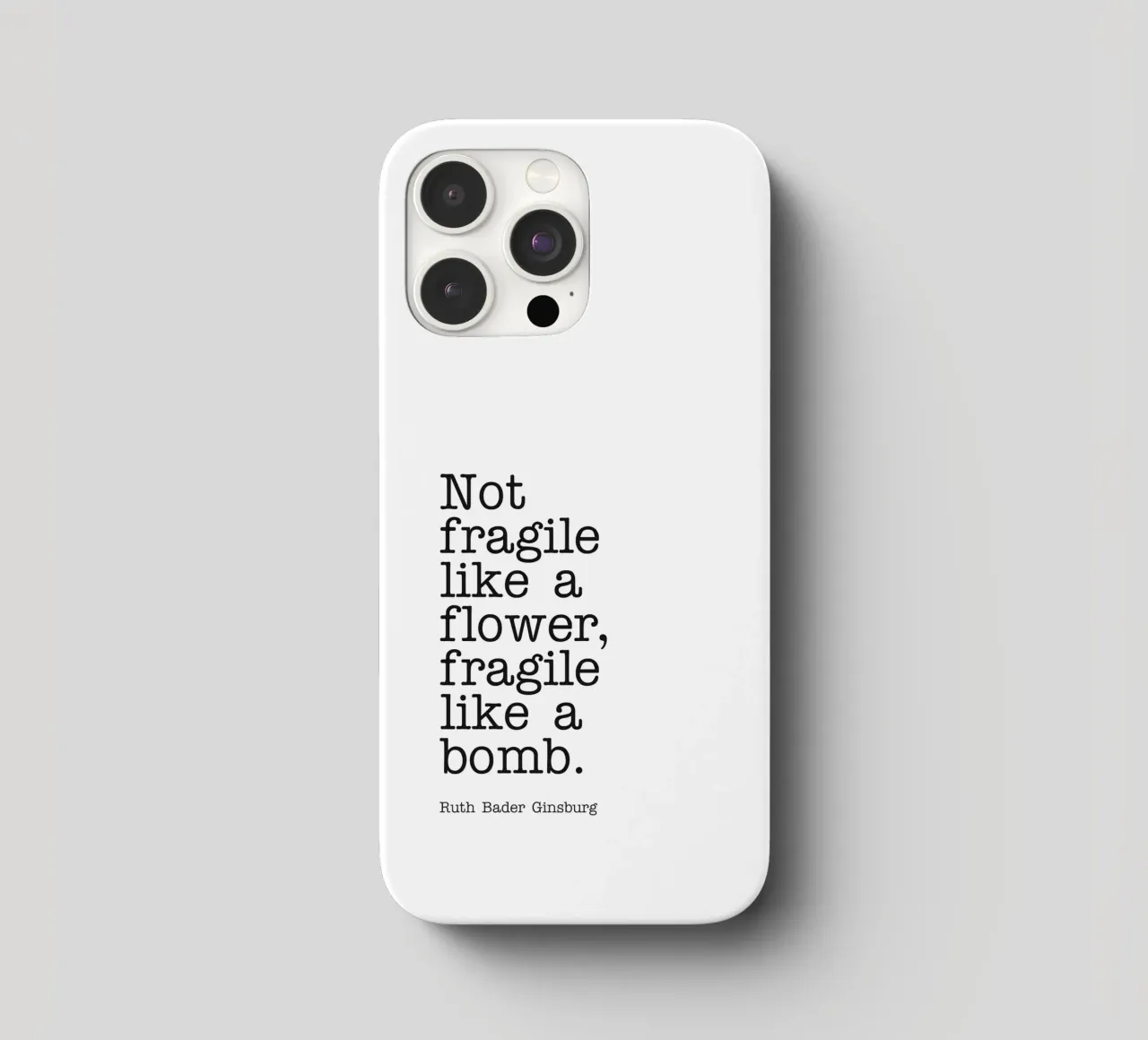 Pas fragile comme une fleur, fragile comme une bombe citation coque iphone de Paigaam Studio