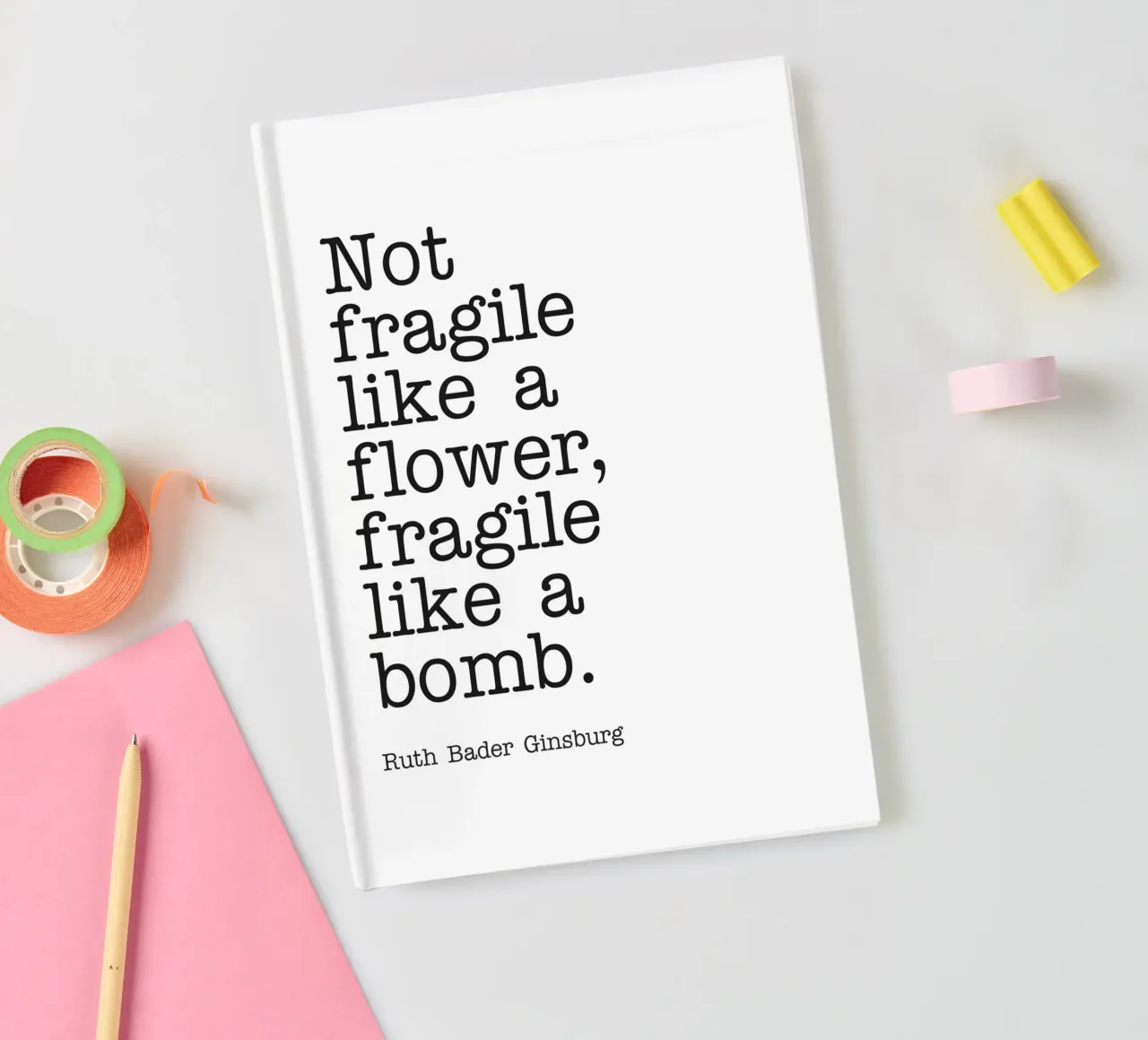 Nicht zerbrechlich wie eine Blume, zerbrechlich wie eine Bombe Zitat Notizbuch von Paigaam Studio