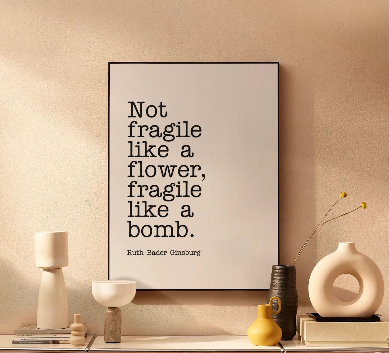 Non fragile come un fiore, fragile come una bomba citazione plexiglass da Paigaam Studio