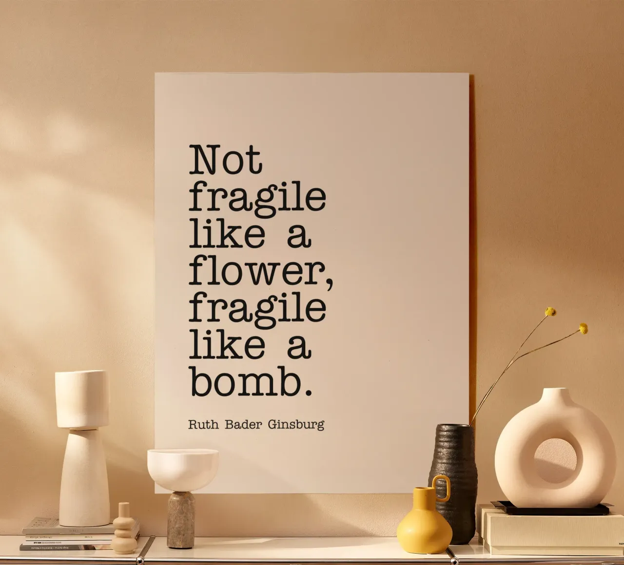 Non fragile come un fiore, fragile come una bomba citazione plexiglass da Paigaam Studio