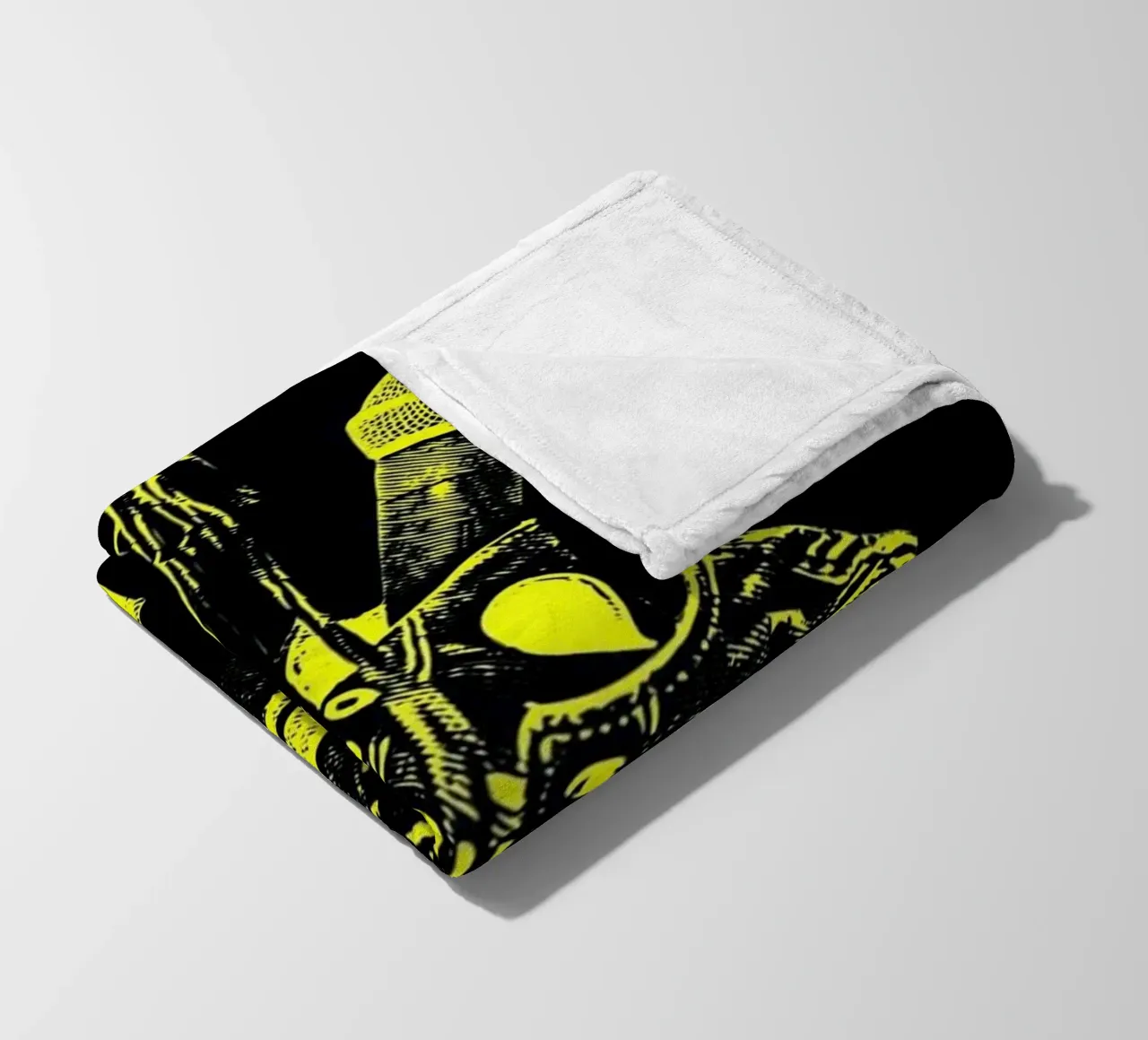 Vibrazioni grunge: Microfono e scarpe da ginnastica dei Nirvana coperta in pile da Has Fab