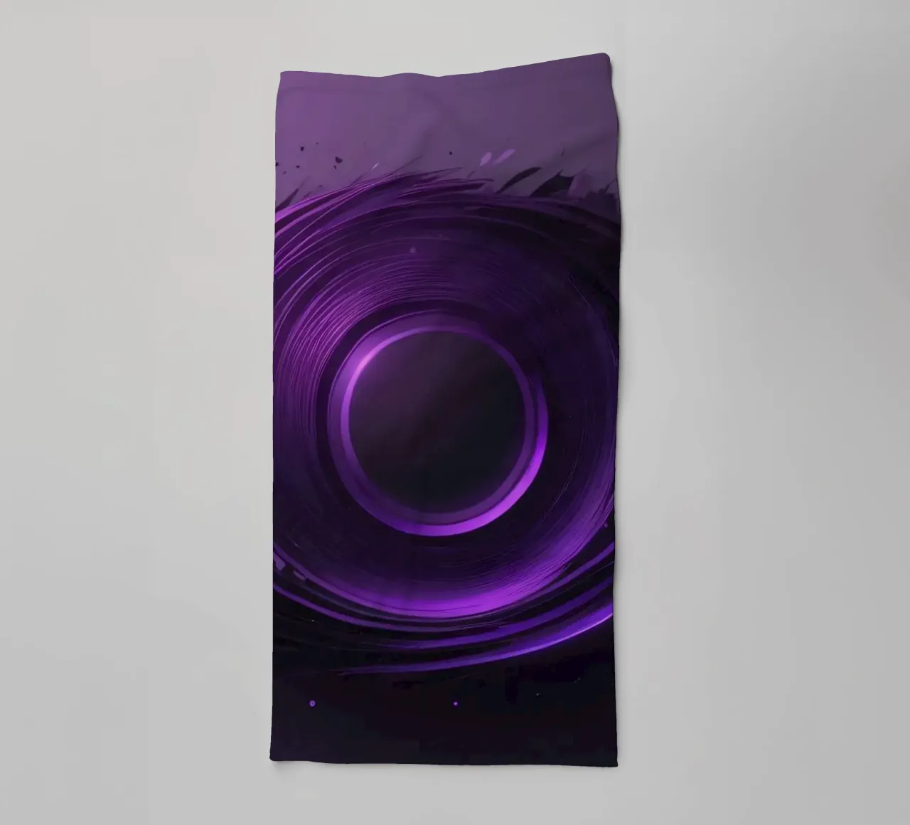 Abstract paars behang dat een vloeiende wervelende kunst creëert badhanddoek van DesignDoodle