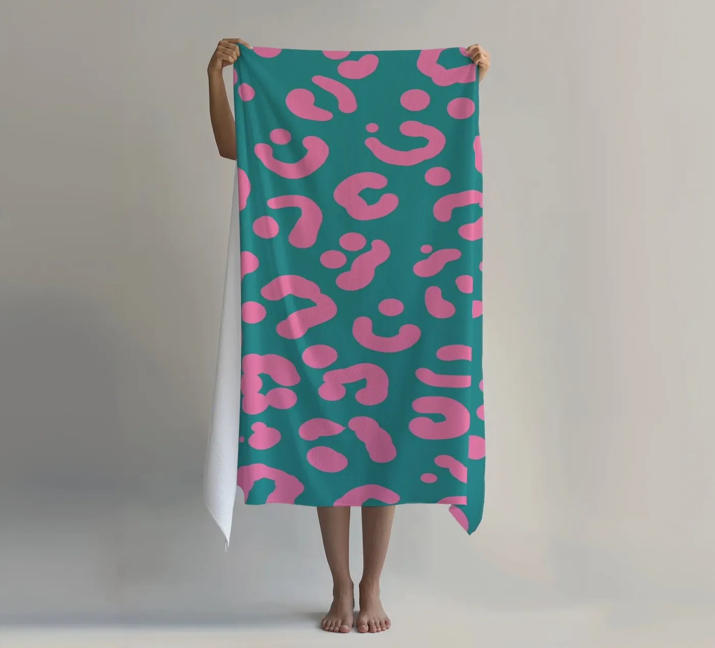 Leoprint 4 beach towel by Julia Reyelt