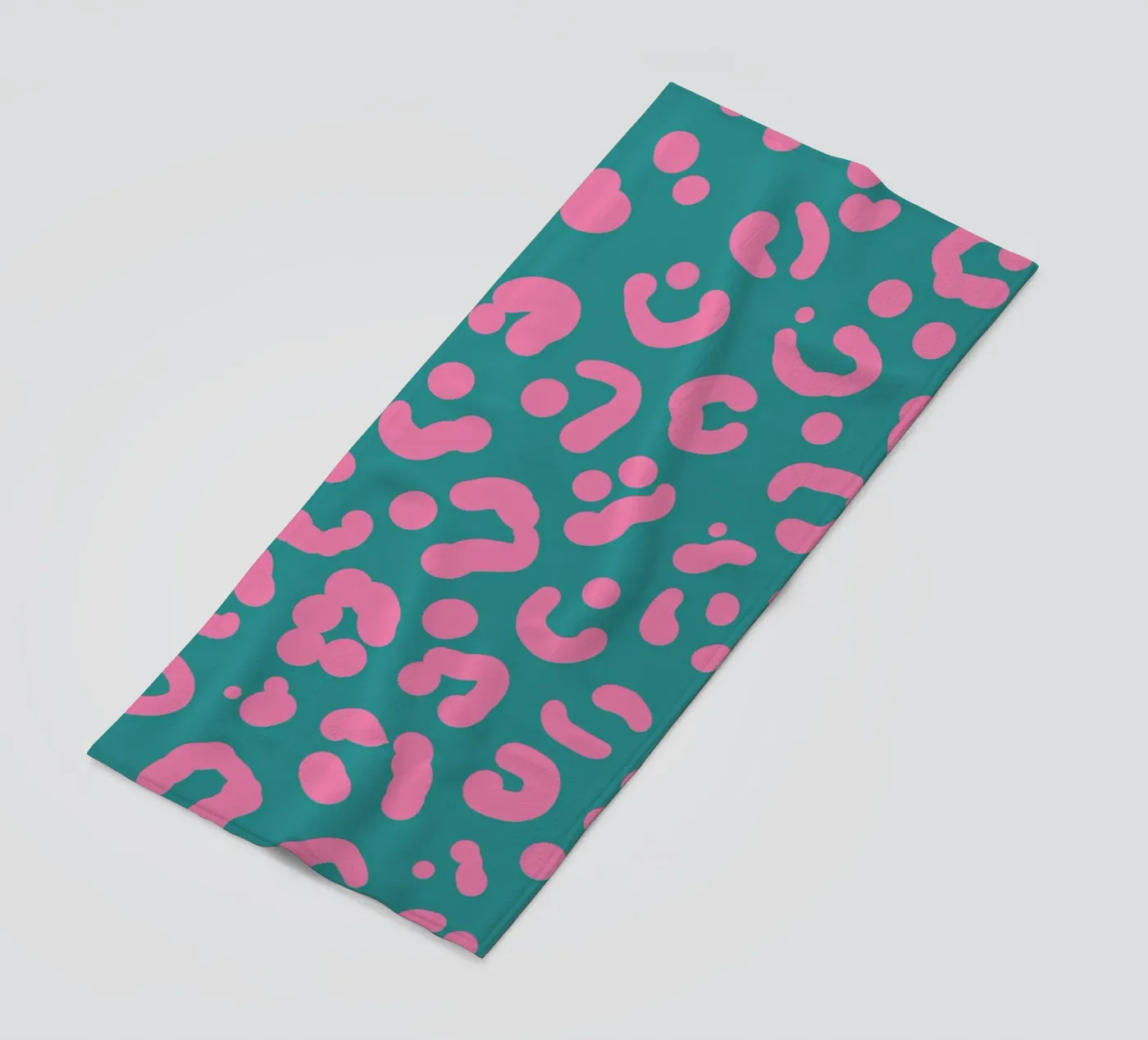 Leoprint 4 beach towel by Julia Reyelt